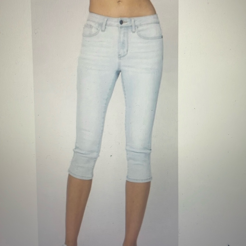 Judy Blue Skinny Fit Vintage Wash Light Blue Capri Jean JB88240 Sz 9/29